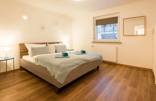 Lechhausen-Ost Apartment | ☆BRIGHT: Perfect for 4 guests! Kitchen | Parking | Netflix | Balcony