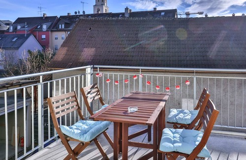 Lechhausen-Ost Apartment | ☆BRIGHT: Perfect for 4 guests! Kitchen | Parking | Netflix | Balcony