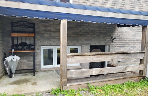 South Stormont Apartment | Bright Private Studio: Near Downtown Core