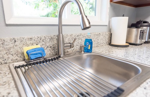 Bull Mountain Apartment | Bright*Private*Stylish 2BR Flat W/Fenced Yard Near Washington Square