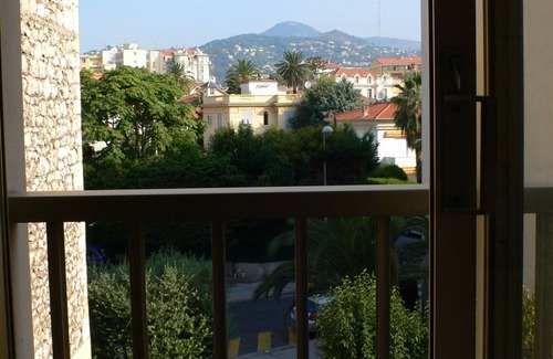 Mantega Apartment | Bright, quiet and centrally located apartment with balcony and air conditioning