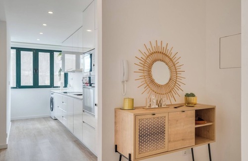 A Ver-o-Mar Apartment | Bright Seaside Flat by Host Wise