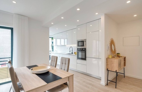 A Ver-o-Mar Apartment | Bright Seaside Flat by Host Wise