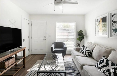 Parker Lane Apartment | Bright Space Close To Best Beer Gardens Coffee