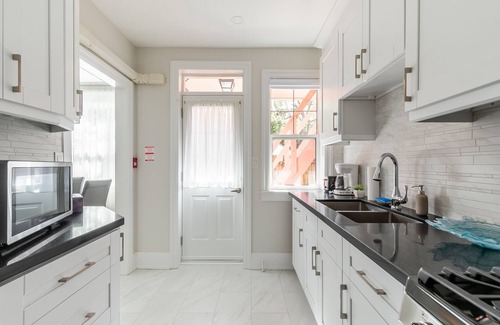 Cedarvale Apartment | Bright & Spacious 2BR Apartment near Casa Loma