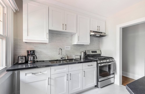 Humewood-Cedarvale Apartment | Bright & Spacious 2BR Apartment near Casa Loma
