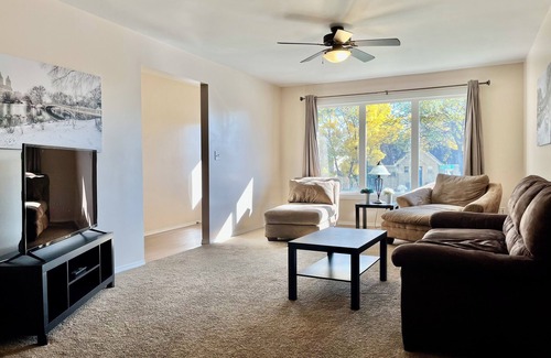 Moose Jaw Apartment | Bright, spacious 3-bedroom suite close to downtown.