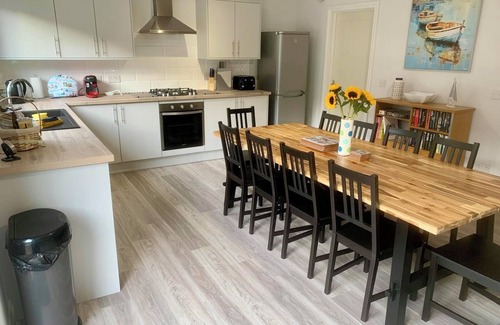 Portsoy House | Bright, Spacious 4-Bedroom, 4-Bathroom Home on Loch Soy