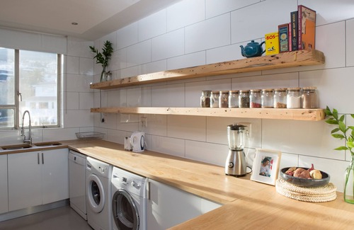 Camps Bay Apartment | Bright, spacious apartment on Camps Bay beach!