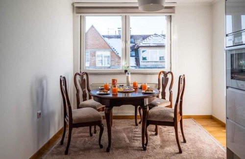 Old Town Apartment | Bright & Spacious Apartment in Main Central Zonenn