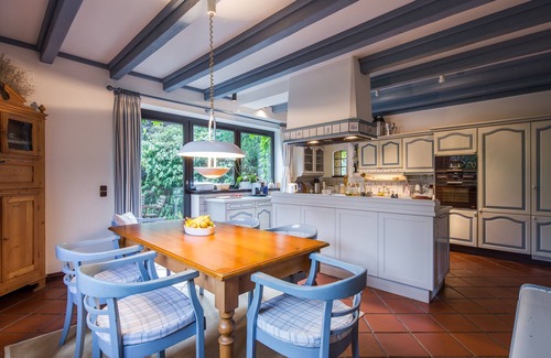 Hoisdorf House | Bright, Spacious 'Duplex' @ Little Paradise, 25 min to Hamburg City Center