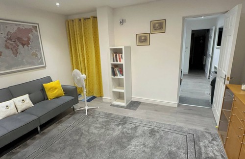 Bow Apartment | Bright & Spacious Entire 1- Bedroom Apartment with Living Room & Private Garden