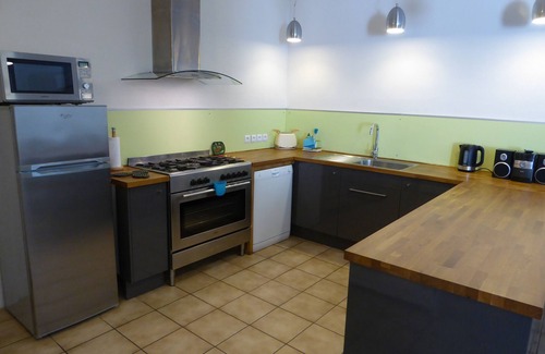 Neffies Apartment | Bright, Spacious Gite With Private Heated Pool And Courtyard Garden.