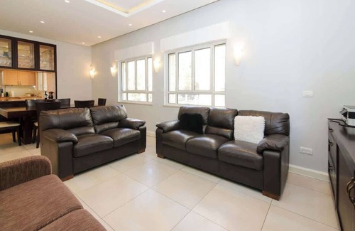 Rehavia Apartment | Bright, Spacious, & Homey Rechavia Apartment