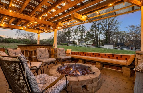 Gastonia Apartment | Bright & Spacious Studio Close To CLT Airport & Charlotte