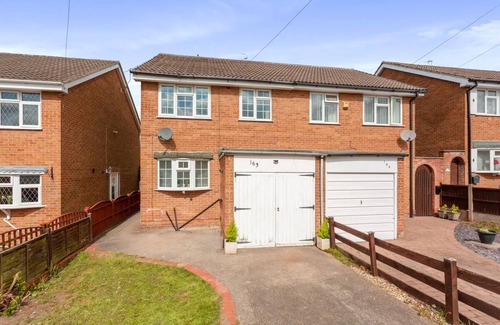 Arnold House | Bright & Spacious with Garden & Parking