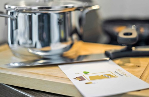 Antonviertel Apartment | ☆BRIGHT: Stylish & New Studio | Kitchen | Parking