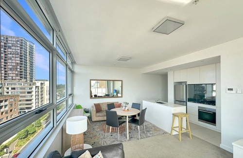 Waterloo Apartment | Bright Zetland Apartment with CBD Views and Fast Free WiFi