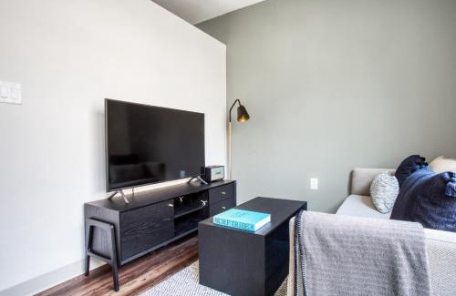 St. Elizabeth's Apartment | Brighton Studio w WD Gym nr T Shops Dining BOS-432
