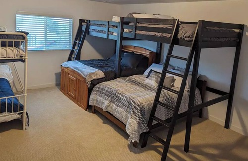 Pleasant View House | Bring the whole family! Plenty of beds, plenty of space, plenty of fun!