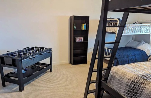 Pleasant View House | Bring the whole family! Plenty of beds, plenty of space, plenty of fun!