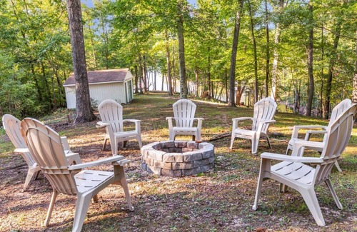 Merifield Acres Cottage | Bring YOUR BOAT- Private Dock, Deep Water, Gameroom and Firepit