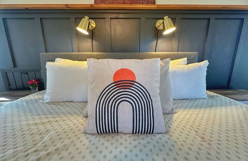 Manchester Center Hotel | Brittany Motel