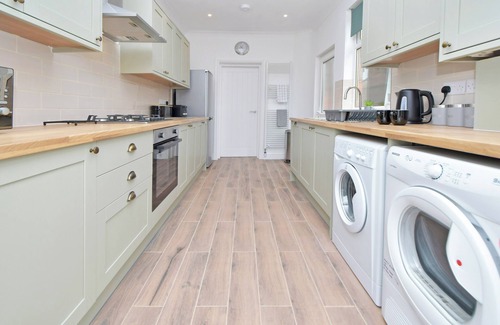 Crewe House | Broad House - By Sigma Stays
