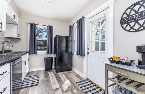 Dubuque House | Broadlawn Bungalow - 2BR/1 Bath w pullout