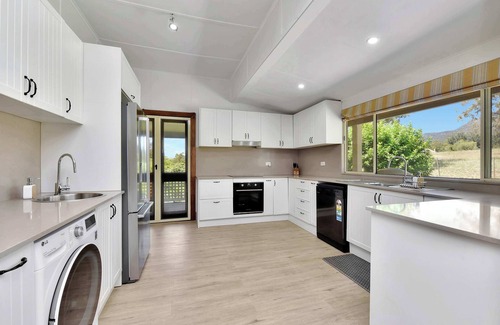 Pokolbin House | Brokenback Vineyard Cottage