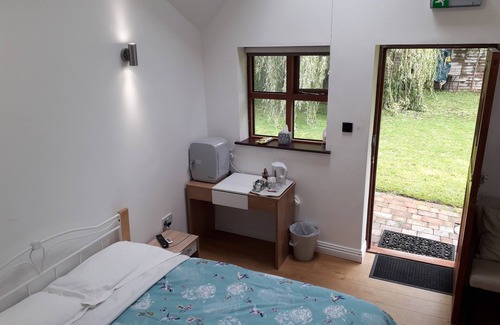 Speke Bed & Breakfast | Brookbarnbandb