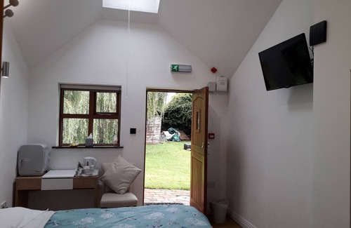 Speke Bed & Breakfast | Brookbarnbandb