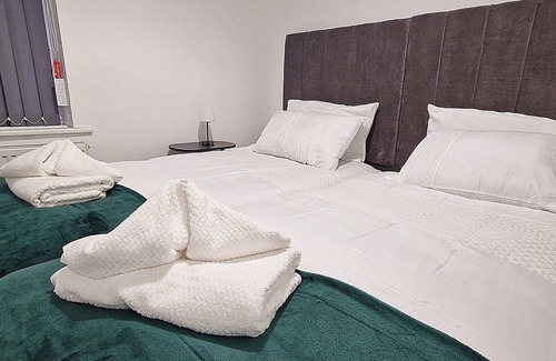 Skegby House | Brookdale House by Cyber Living - Modern Stay!