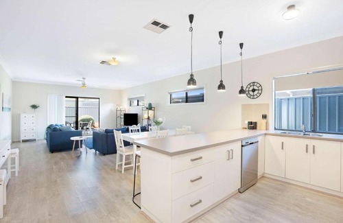Goolwa House | Brooking's Perch Walk to Shops & River WiFi