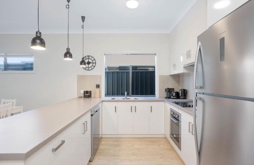 Goolwa House | Brooking's Perch Walk to Shops & River WiFi