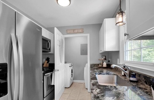 Monroe House | Brookside Bungalow- quiet & charming, 3 bed 2 bath, fully stocked home in Monroe