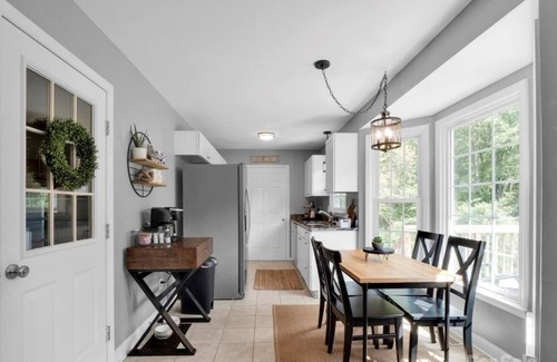Monroe House | Brookside Bungalow- quiet & charming, 3 bed 2 bath, fully stocked home in Monroe