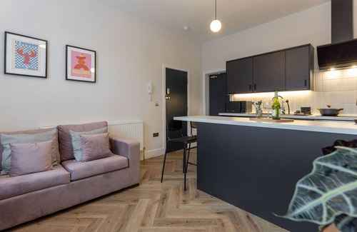 Liverpool Apartment | Broughton Place 2: 1BR Modern Flat in Liverpool