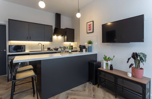 Liverpool Apartment | Broughton Place 2: 1BR Modern Flat in Liverpool