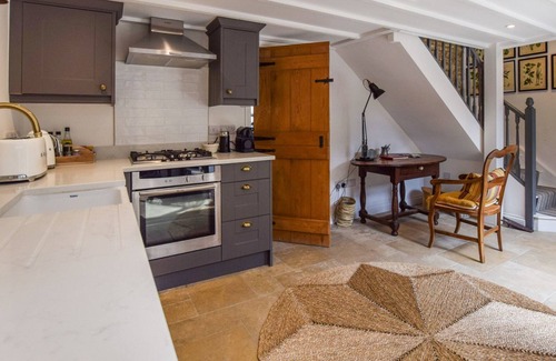 Charlbury Cottage | Browns Cottage - sleeps 5 guests in 3 bedrooms