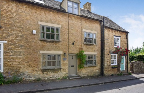 Charlbury Cottage | Browns Cottage - sleeps 5 guests in 3 bedrooms