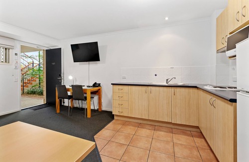 Hillcrest Hotel | Browns Plains Motor Inn