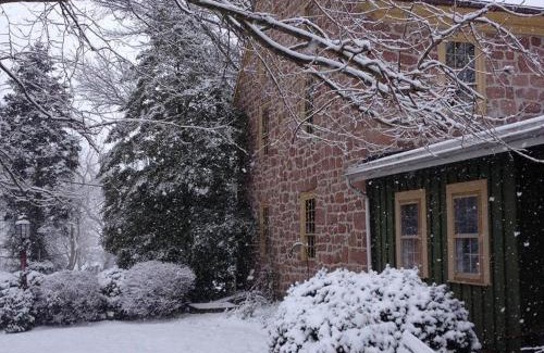 Reinholds Bed & Breakfast | Brownstone Colonial Inn