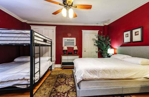 Gold Coast Apartment | Brownstone in Gold Coast - Downtown