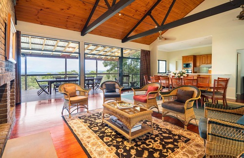 Vacy Cabin | Brumby's Run Lodge at BANJOS BUSHLAND RETREAT - couples, families & large groups