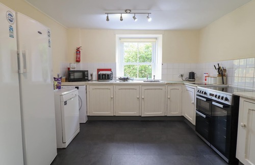 Dolgellau Cottage | BRYN CEMLYN, pet friendly, with a garden in Ganllwyd