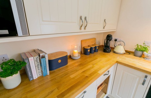 Pentraeth Cottage | Bryn Rhosyn - a coastal that sleeps 6 guests in 3 bedrooms