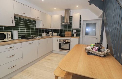 Penmachno Cottage | BRYN TAWEL, pet friendly, with a garden in Penmachno