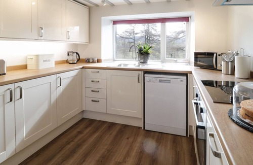 Machynlleth Cottage | BRYNDAN, pet friendly, with hot tub in Machynlleth