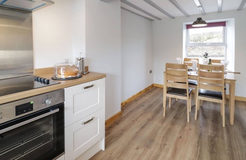 Machynlleth Cottage | BRYNDAN, pet friendly, with hot tub in Machynlleth